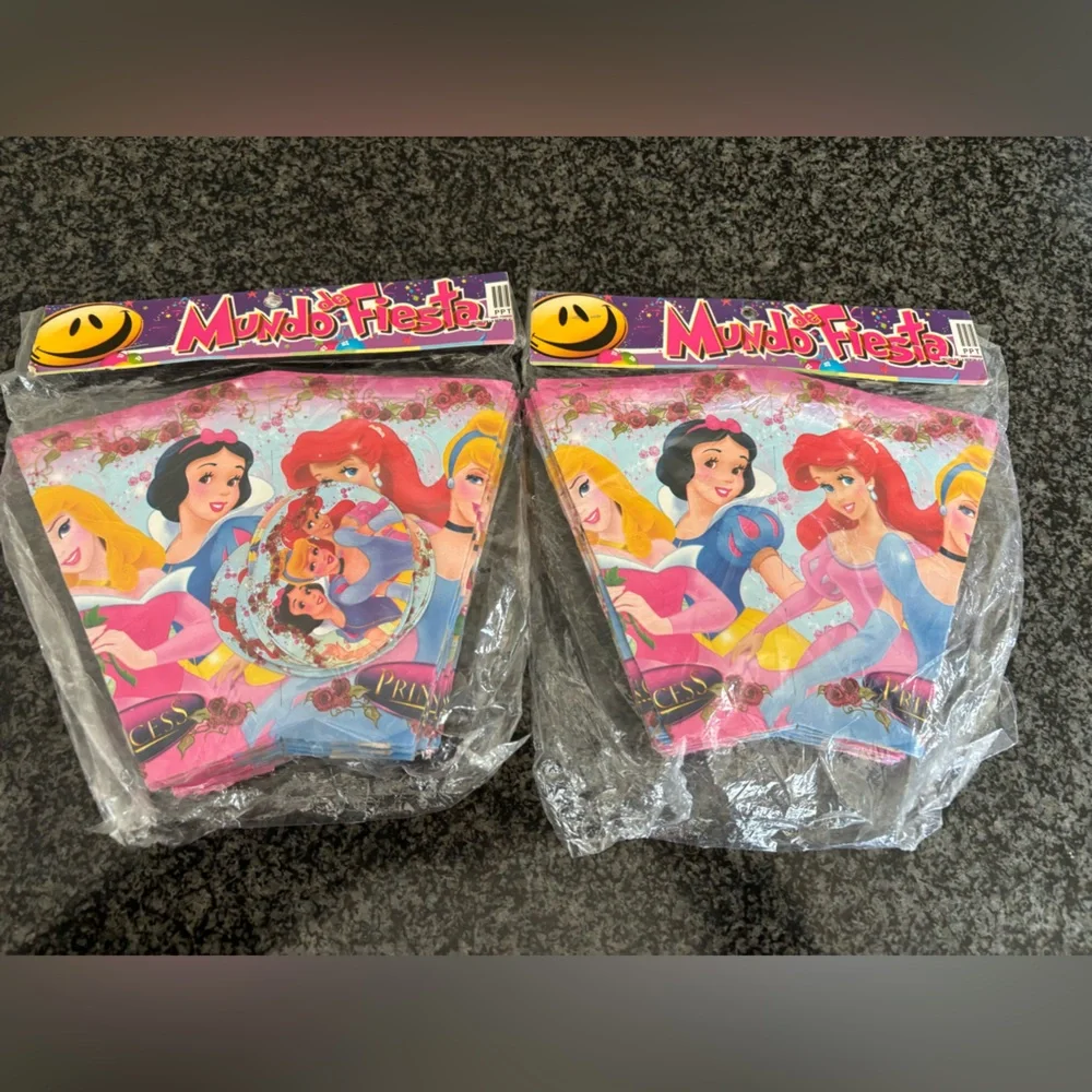 2 Disney princess party popcorn/snack disposables tableware, 10 each